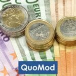 Softwareprojekt Dokumentation Kosten - Euroscheine und Münzen auf Tisch